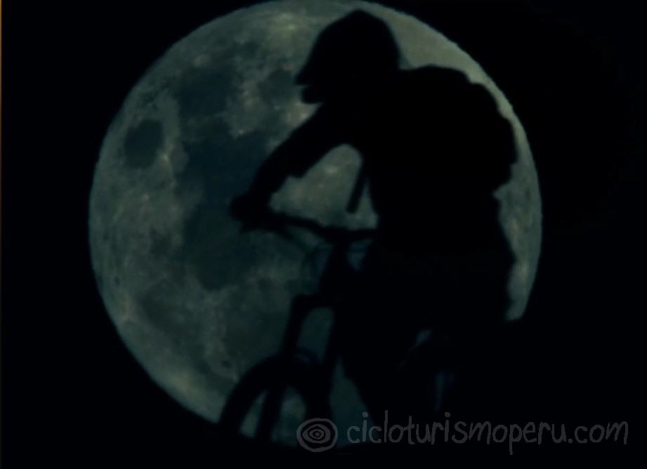 Full Moon Bike Tour  www.cicloturismoperu.com